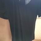 黒のリボンTシャツ