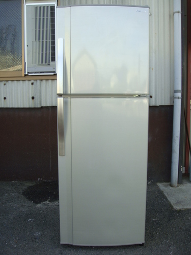 2013年製　SHARP２２８Ｌ冷蔵庫　SJ-23W-N 配達、設置無料！