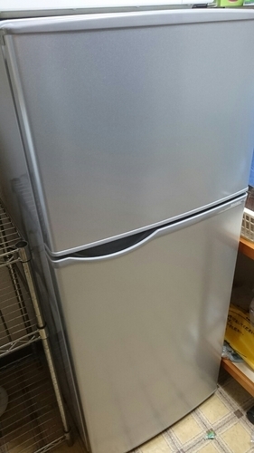 シャープ製　冷蔵庫　SJ－H12YーS　２０１５年製　１１８L　２ドア