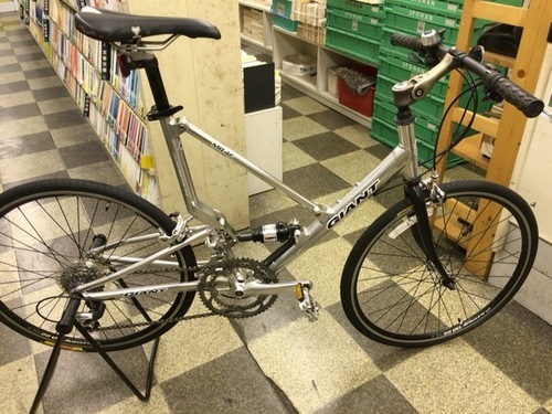[3212]GIANT MR4F ジャイアント　ミニベロ　小径車　折りたたみ自転車　24×1.0インチ　外装8段変速　軽量アルミフレーム　クイックレリーズ　シルバー
