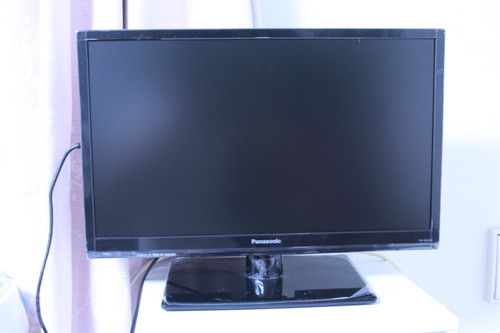 中古美品 2016年製/Panasonic 液晶テレビ TH-19C305 19インチ