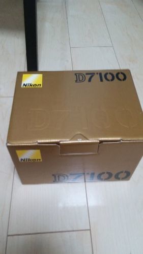 新品未開封 一眼レフデジカメ2410万画素 Nikon D7100 ボディ