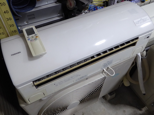 2009年製 TOSHIBA RAS-281PDR(W) お掃除ロボ搭載！冷暖房エアコン 2.8Kw 10畳～ 3ヶ月保証 完全分解清掃品！