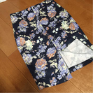 ディーホリックの紺色花柄タイトスカート 