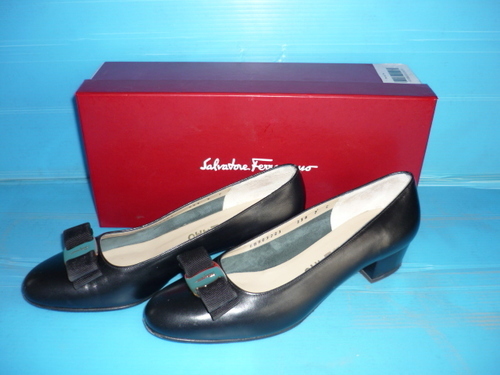 【値下げ】【美品】フェラガモ Ferragamo 婦人用パンプス　サイズ7(24cm)、幅Ｃ（標準）、ヒール高３cm 、滑り止め加工