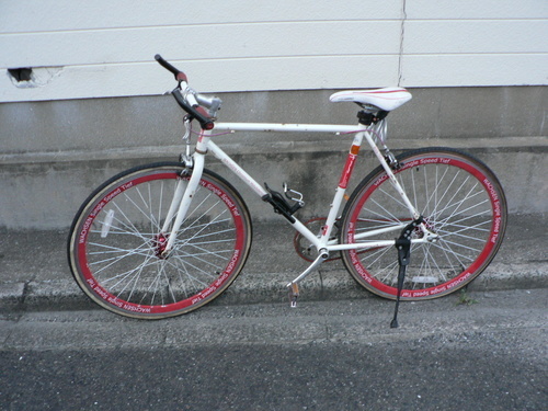 スポーツ自転車　シングルスピード　リアタイヤパンクしてます。
