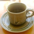 けっこう由緒ある陶器のコーヒーカップ。残念ながら皿が欠けてしまっ...