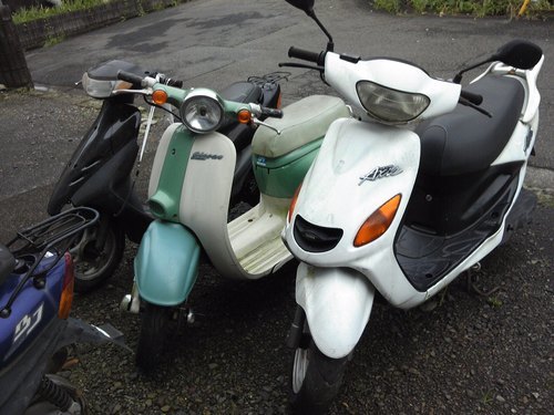 【お問い合わせ多数につき一時受付停止】YAMAHAグランドアクシス１００　HONDAジョルノAF24　ライブディオAF34　３台纏めてジャンク部品取り