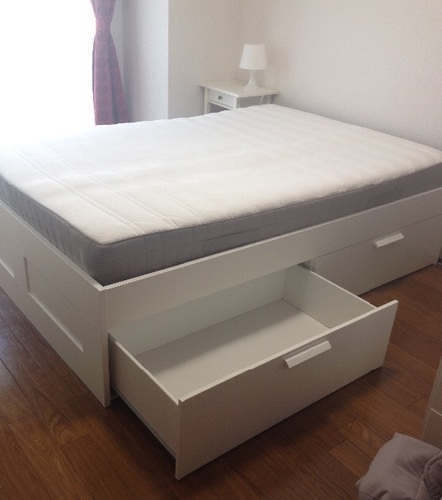IKEAクイーンサイズベッド＋マットレス