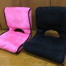 【値下げしました】小さめ座椅子（ピンクと黒）