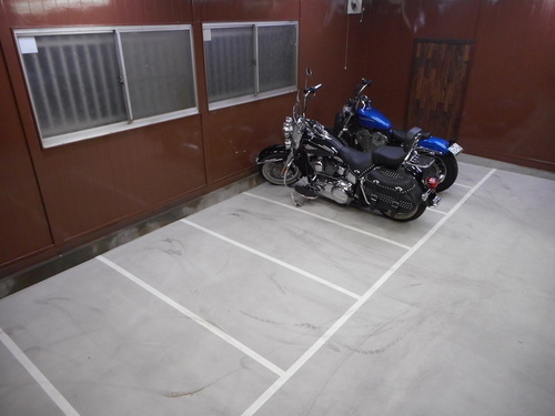 大切なバイクをお預かりいたします。月極レンタルガレージ・空室あります。
