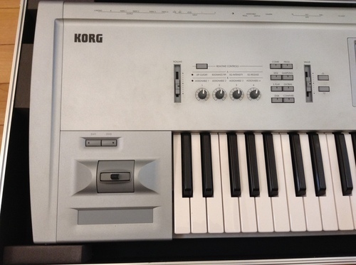 美品【KORG TRITON WORKSTATION 61鍵 専用ハードケース付き - 鍵盤楽器 