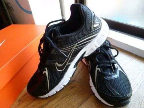 ♪大人気・送料込み♪日本完売状態❗2016年 新作 NIKE(ナイキ)ランニング及びウォーキングスニーカー☆新品同様・未使用☆お買い得❗