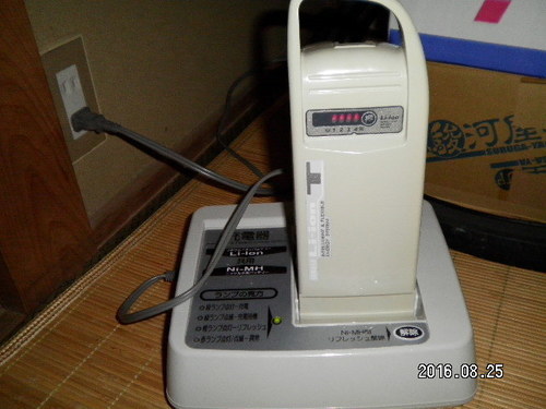ヤマハ　ブリジストン共通リチウム充電器とバッテリー