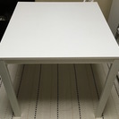IKEAのダイニングテーブル・イスX２、屋外用テーブル及びメーカ...