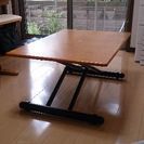 【中古】高さ調節可能なテーブル　3,500円