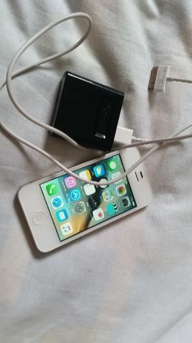 Iphone4s 32GB  充電器つき！