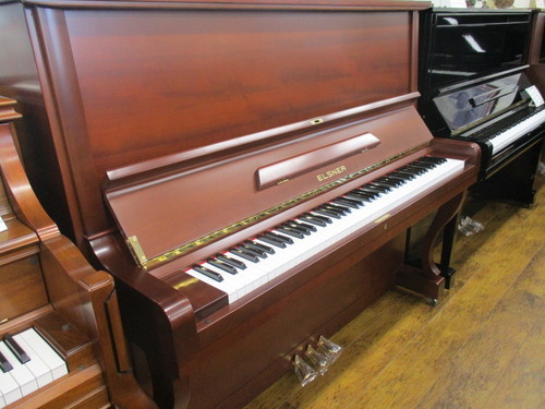 エルスナーU133　中古　安定した美しき音色。お値打ち木目モデル