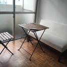 IKEAの折りたたみテーブル、椅子