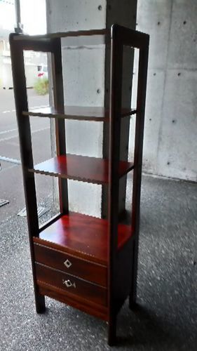 引き出し付き　棚（重厚な）