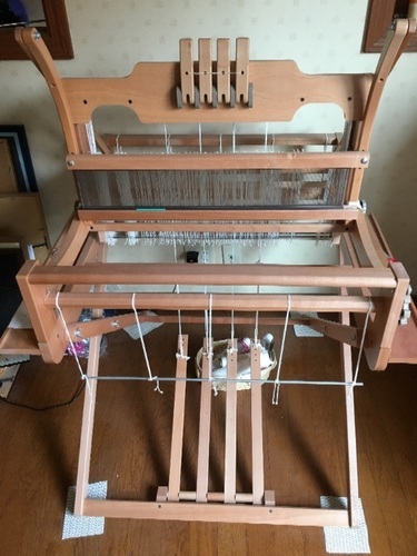 織り機。機織りアシュフォード製4枚綜絖