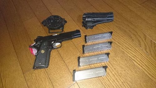 東京マルイ　ＭＥＵ　ガバメント　マガジン４本、おまけ付き