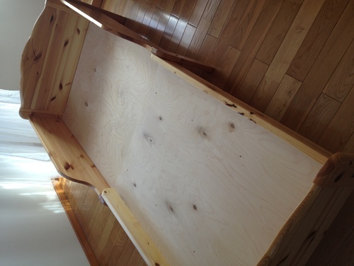 フィンランド製　木製子供用ベッド