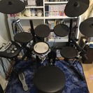 【送料無料】Rolandの電子ドラムセット(椅子、フットペダル付)