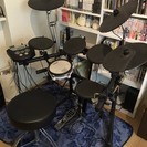 【送料無料】Rolandの電子ドラムセット(椅子、フットペダル付)
