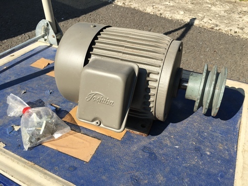 東芝　3 phase induction motor world power　屋内モーター
