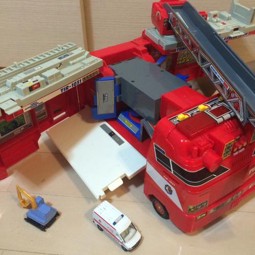 レア トミカ 大きな変身消防車 テス 江戸川のおもちゃの中古あげます 譲ります ジモティーで不用品の処分