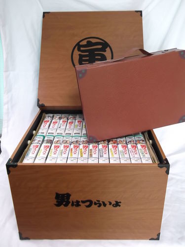 ★寅さん全４８巻VHSビデオ・特製木箱＋ポスター二枚＋予告編集二巻＋特製寅カバン