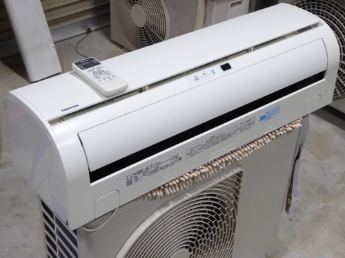 2012年製 TOSHIBA RAS-221JD 冷暖房エアコン 2.2Kw 6畳～ 3ヶ月保証 完全分解清掃品！