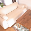 NOYESの革ソファーセット　２～３人掛け　オットマン２個＆テーブル　おしゃれなピンクのオットマン