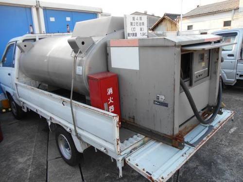 タツノ TATSUNO 2キロ 車載型灯油タンクローリー  2000L 売ります。