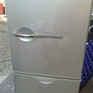 リサイクルショップの蔵出し品 2004年256L 3枚扉冷凍冷蔵庫