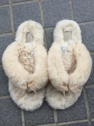 UGG  モコモコの室内スリッパ   25センチ