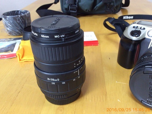 フィルム式一眼レフカメラ（Nikon F60）