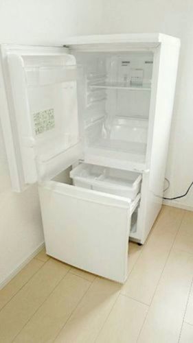 シャープの冷蔵庫  コンパクトサイズ 137リットル
