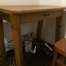 机、椅子のセット　椅子はUNICOです。
