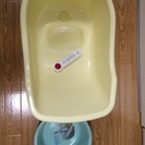 ベビーバスと温度計と風呂桶