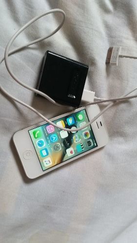送料無料！ Iphone4s 32GB