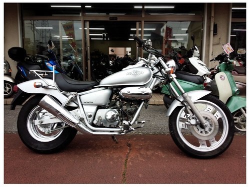 ご成約ありがとうございます。 NO.1049 マグナ50 (MAGNA) 4サイクル ミッション車 セルスタート付き リヤキャリア付き ☆彡