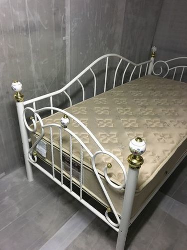 かわいい姫系ベッド♪ デイベッド入荷！