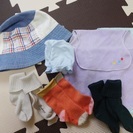赤ちゃん用　帽子（48）、汗取りパッド2枚、靴下3足(10-12...