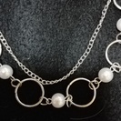 真珠みたいな輪の２連ネックレス