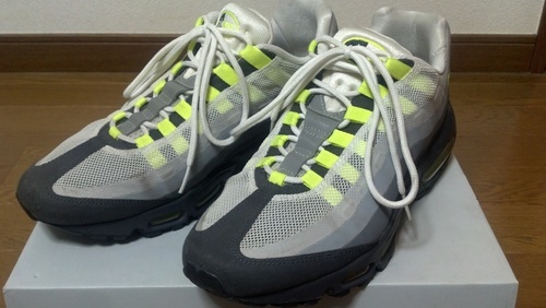 【NIKE 人気スニーカー】 送料込　AIR MAX 95 （27CM)イエローグラデ NO SEW タイプ
