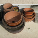 植木鉢、火鉢、漬物用ポリ容器、漆塗りの座卓、ベビーベッド、折り畳...