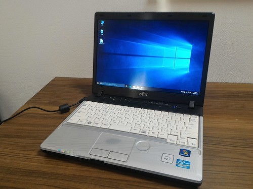 (お取引中)Core-i5搭載 高性能Window10ノート Core-i5/メモリ2GB/HDD160GB/Libre Office/Fujitsu P771