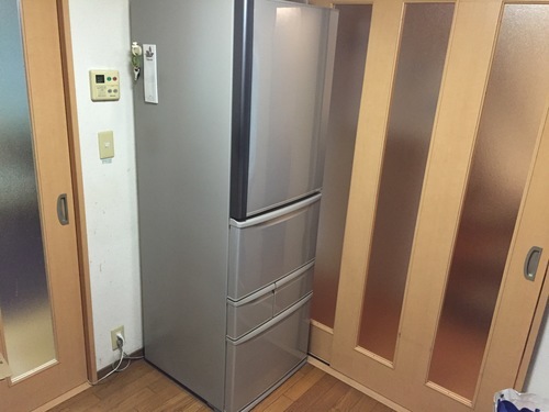 【中古美品】東芝 冷蔵庫 置けちゃうスリム 427L 修理保証期間有り！　家族２〜３人なら充分サイズ
